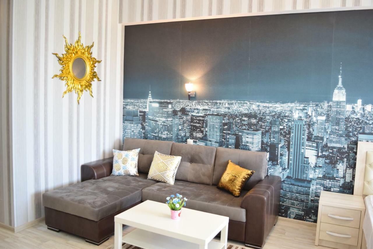 Apartment With Good View In The Center Bisjkek Eksteriør bilde